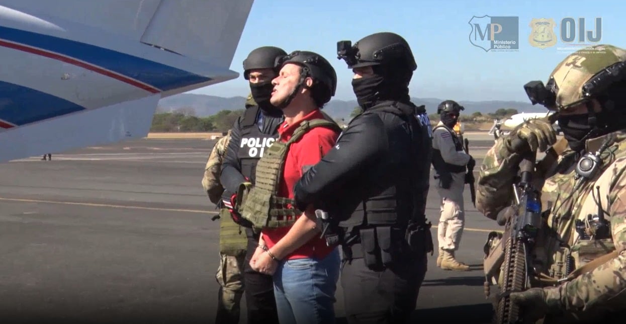 Celso Gamboa y Edwin López, alias Pecho de rata, fueron trasladados en un avión de la DEA hacia Estados Unidos. Son los primeros extraditados de Costa Rica por narcotráfico.