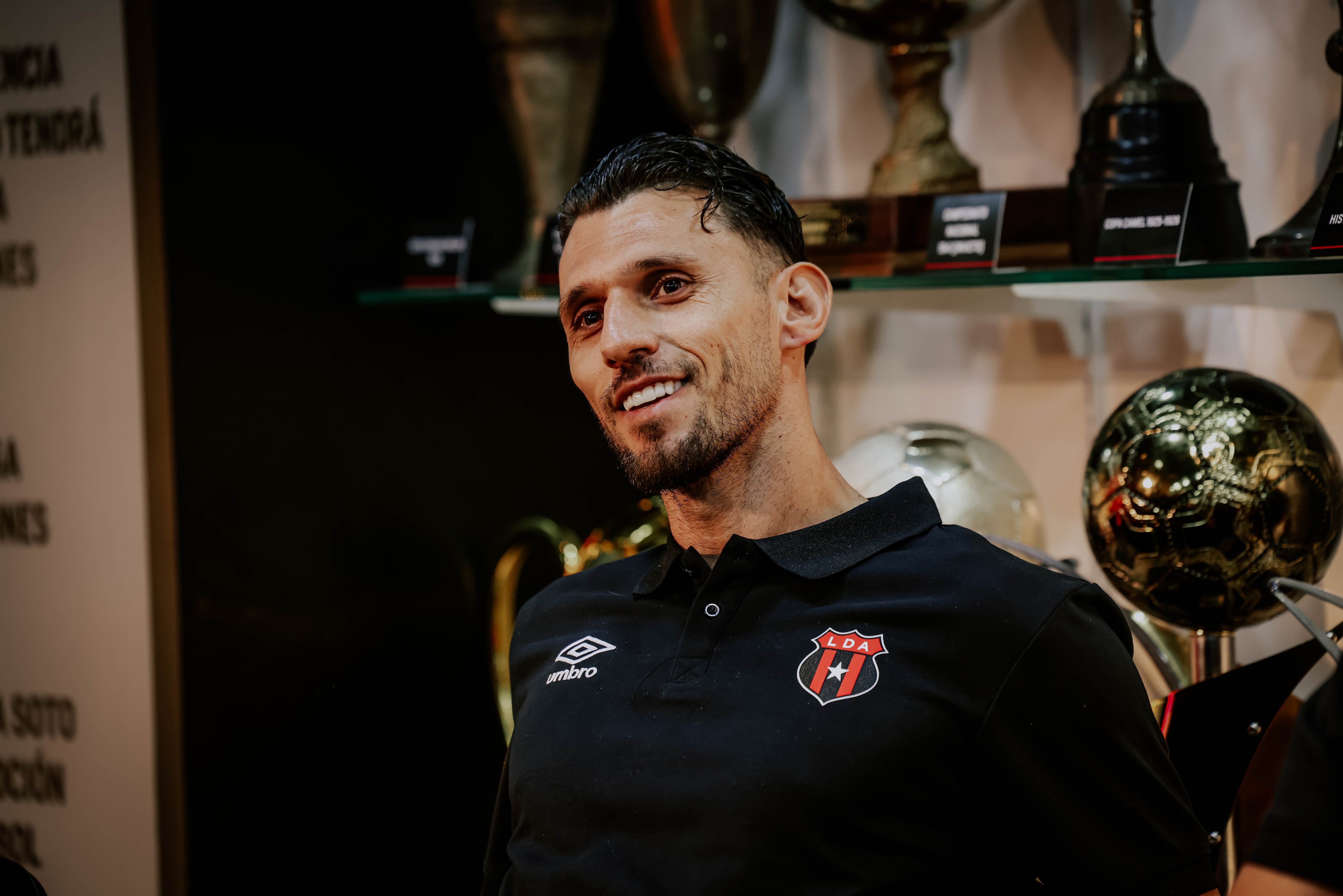 Washington Ortega tuvo un conversatorio muy sincero con aficionados de Alajuelense.