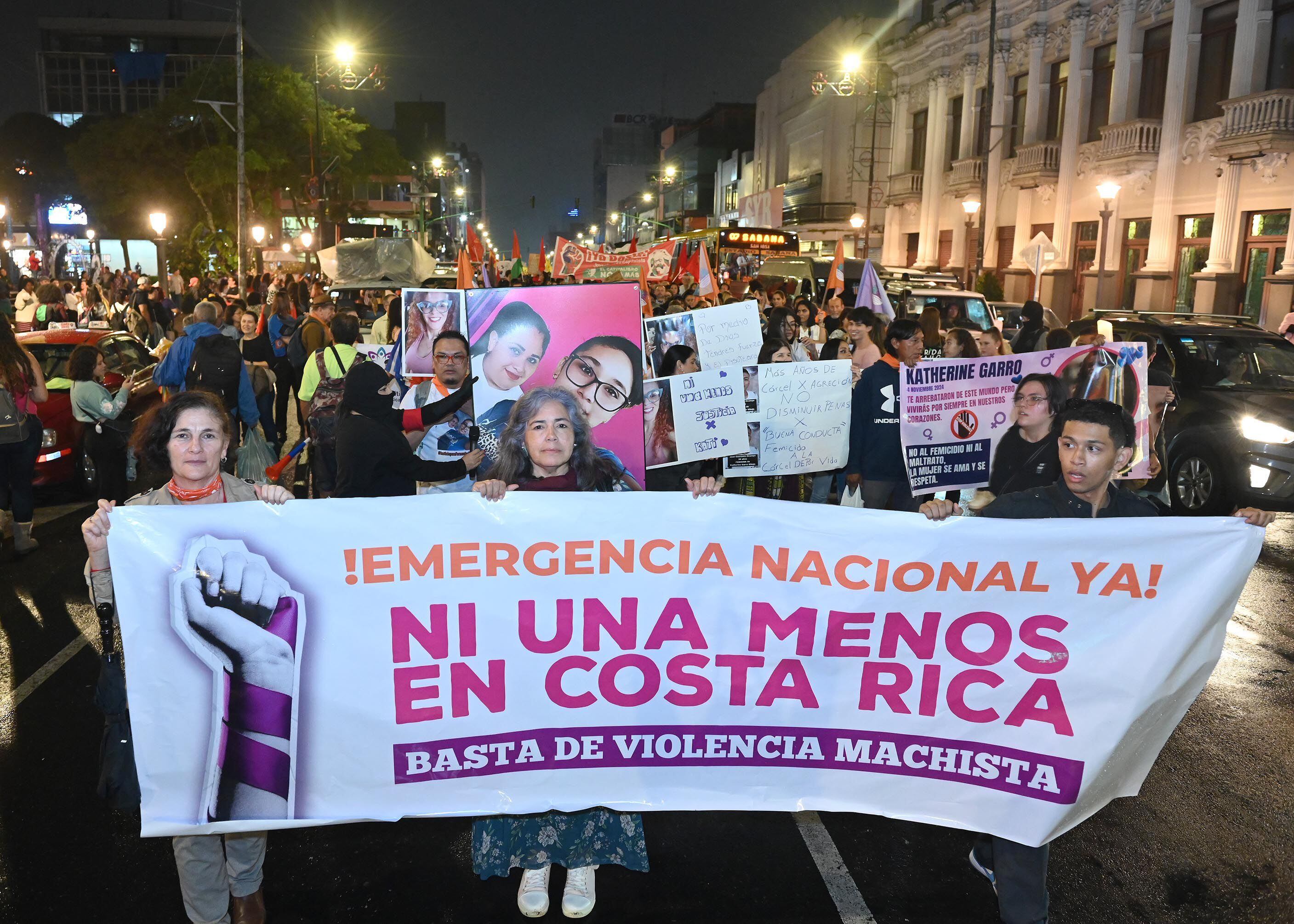 Manifestación efectuada en San José, Costa Rica, en contra de la violencia a la mujer el 25 de noviembre del 2024.