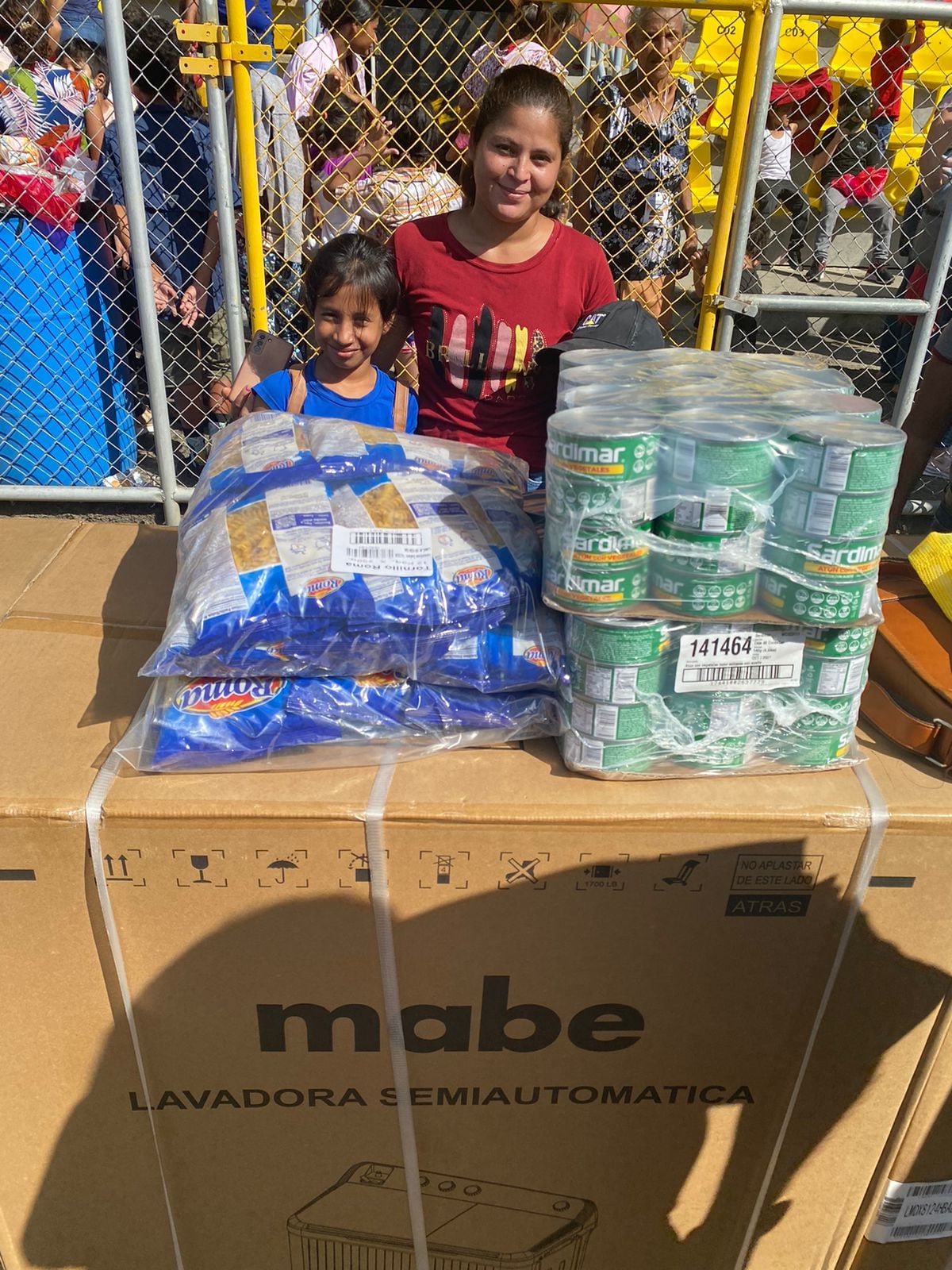 El padre Sergio Valverde, director y fundador de Obras del Espíritu Santo, le cumplió el sueño a un niño de Liberia a puro fútbol. El pasado martes 17 de diciembre fue un día muy especial porque comenzó la edición 24 de la Fiesta Nacional de Navidad ¡Jesús: a tus niños los cuida tu iglesia!, dedicada este año a los pequeñitos afectados por las inundaciones en el país.