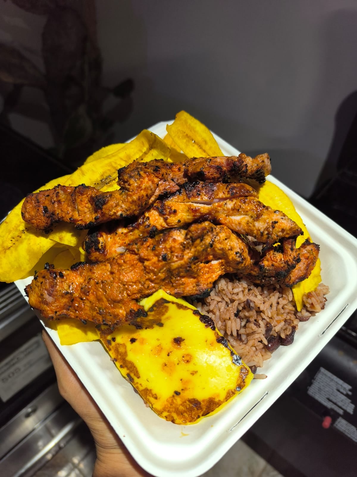 Zenia Narváez reabrió su restaurante en Curridabat