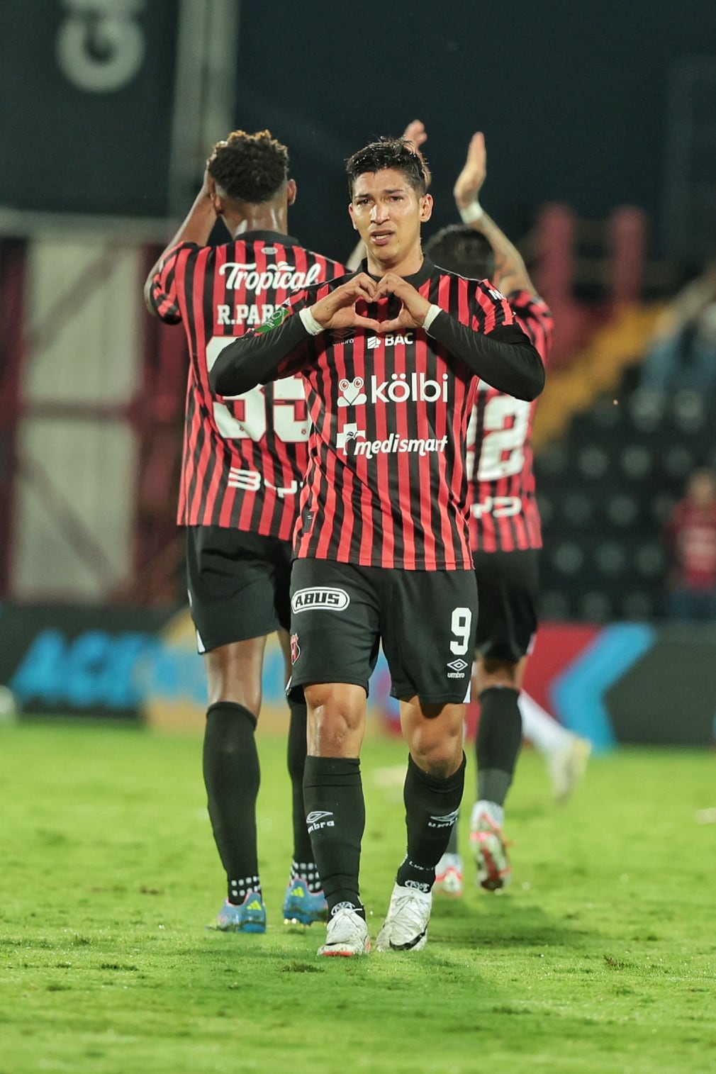 23/04/2026/ juego entre Liga Deportiva Alajuelense vs Puntarenas FC en el estadio Alejandro Morera Soto / foto John Durán