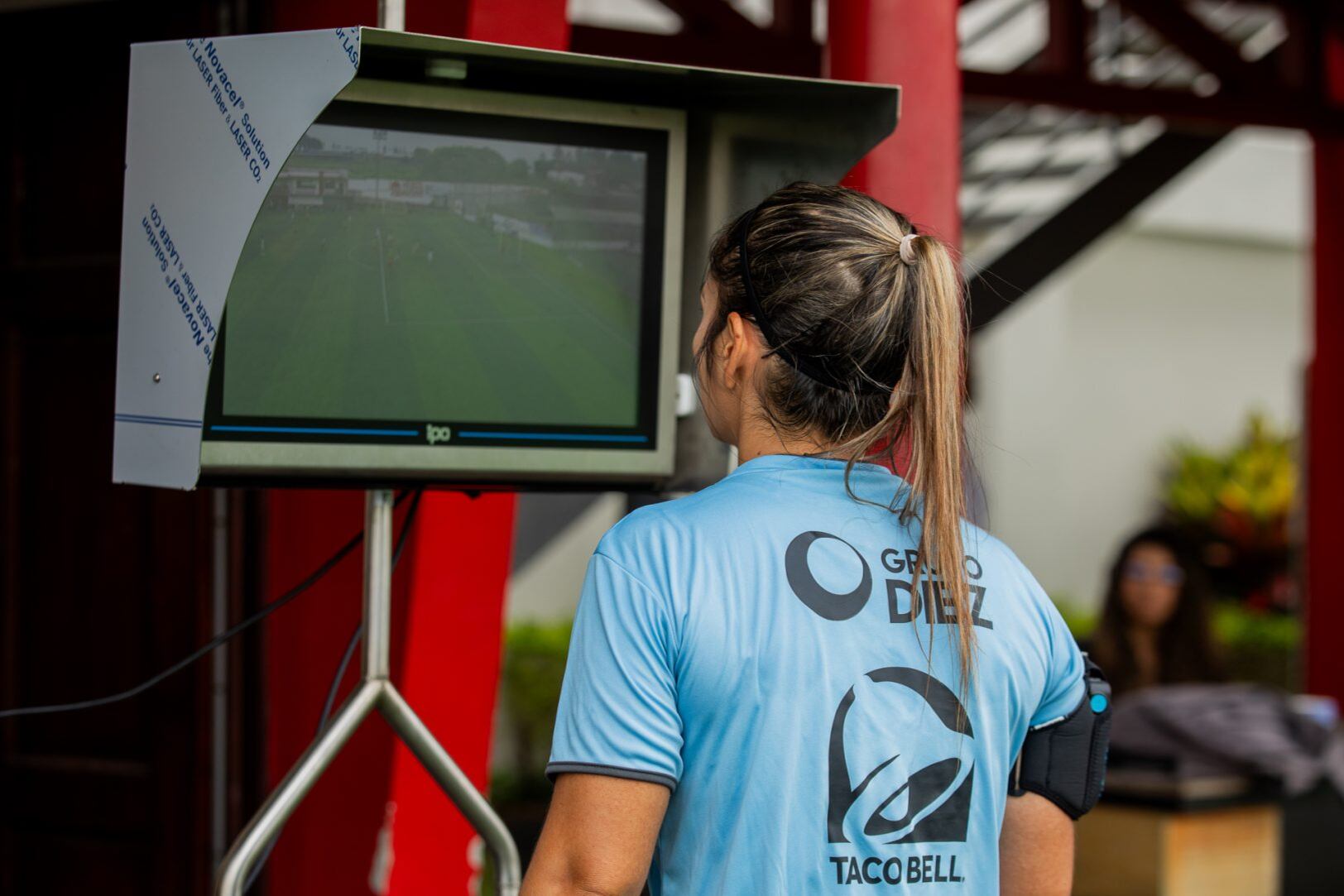 El monitor del VAR estaba instalando en el estadio Rafael Bolaños. Foto: Prensa Fedefútbol