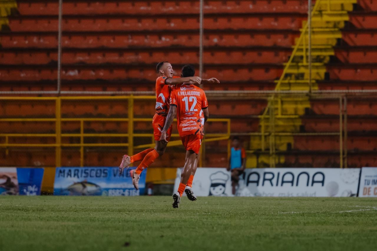 Puntarenas FC derrotó 2-1 al Saprissa.