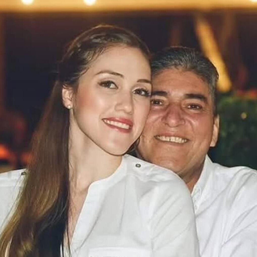 Marolyn Artavia Castro, de 33 años, doctora que murió practicando ciclismo en Pérez Zeledón, en la imagen está junto a su papá Adonay Artavia Mata. Foto: Adonay Artavia para La Teja