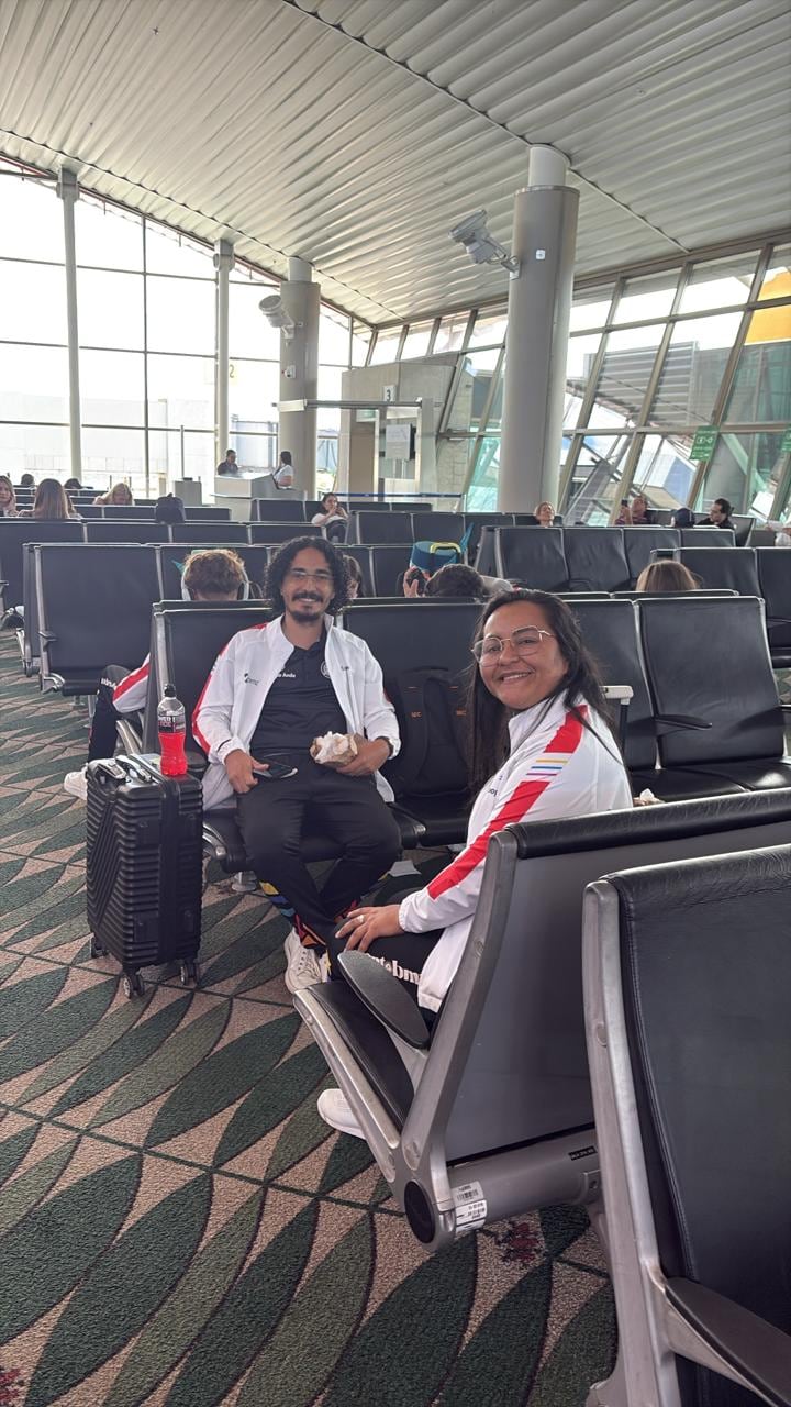 Una delegación de 60 personas de la Banda Municipal de Zarcero está varada en el Aeropuerto Internacional Juan Santamaría por el presunto problema del radar.