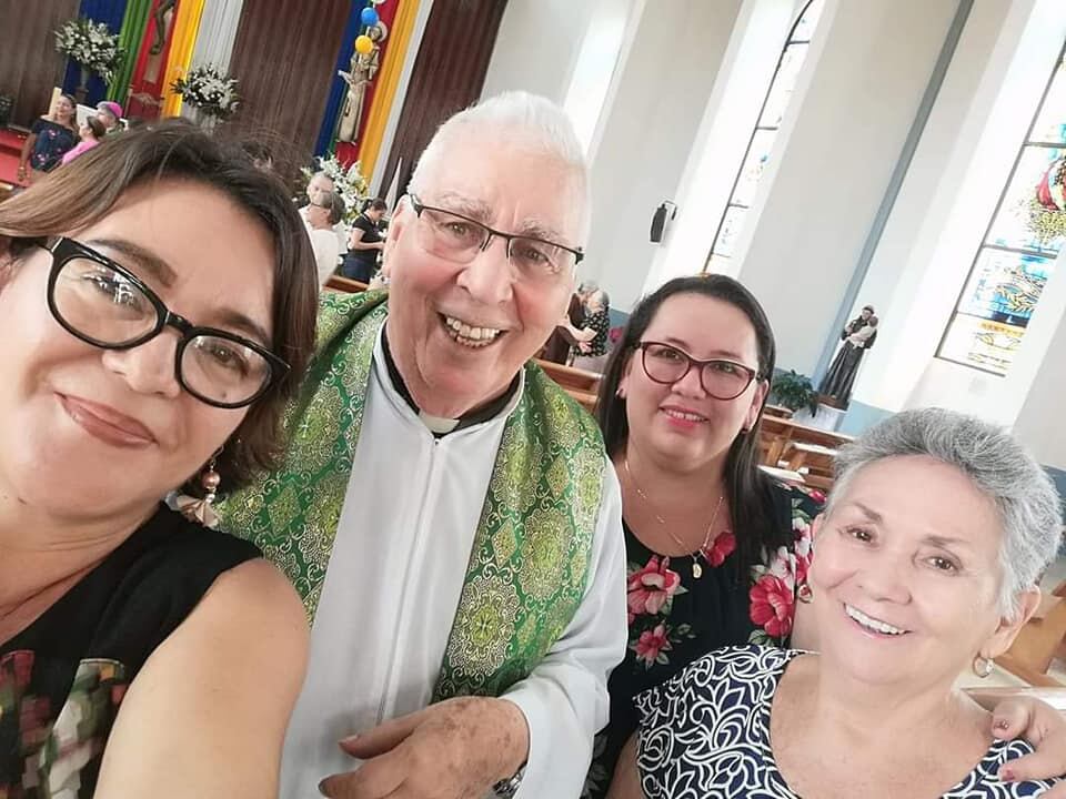 Siempre dijo que era un tilaranense por adopción. Amó con todo su corazón Guanacaste y se entregó por completo a su gente. El sacerdote Juan José Navarro volvió a la casa del señor este sábado 19 de setiembre