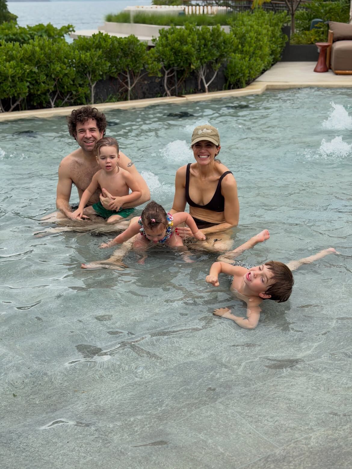 La actriz y cantante estadounidense Mandy Moore, recordada por protagonizar la exitosa película A Walk to Remember (Un paseo para recordar), está de vacaciones en Costa Rica con su familia.