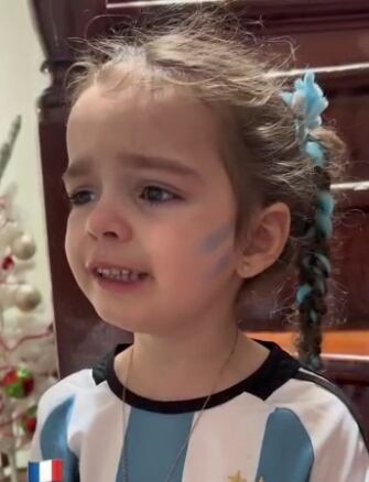 Julia es una niña argentina que se hizo viral por su forma en la que sufrió los penales del juego de su selección. Captura de imagen.