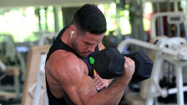 A modelo tico le preguntan para cuándo el OnlyFans y él responde con lujo de detalles