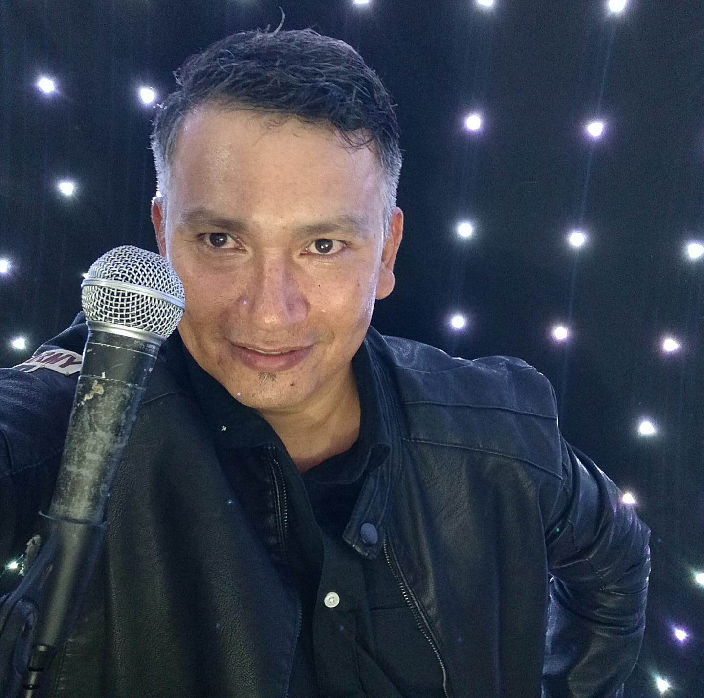 Cristian Zamora Morales, cantante que resultó herido por bala perdida en La Unión. Foto tomada de Facebook.