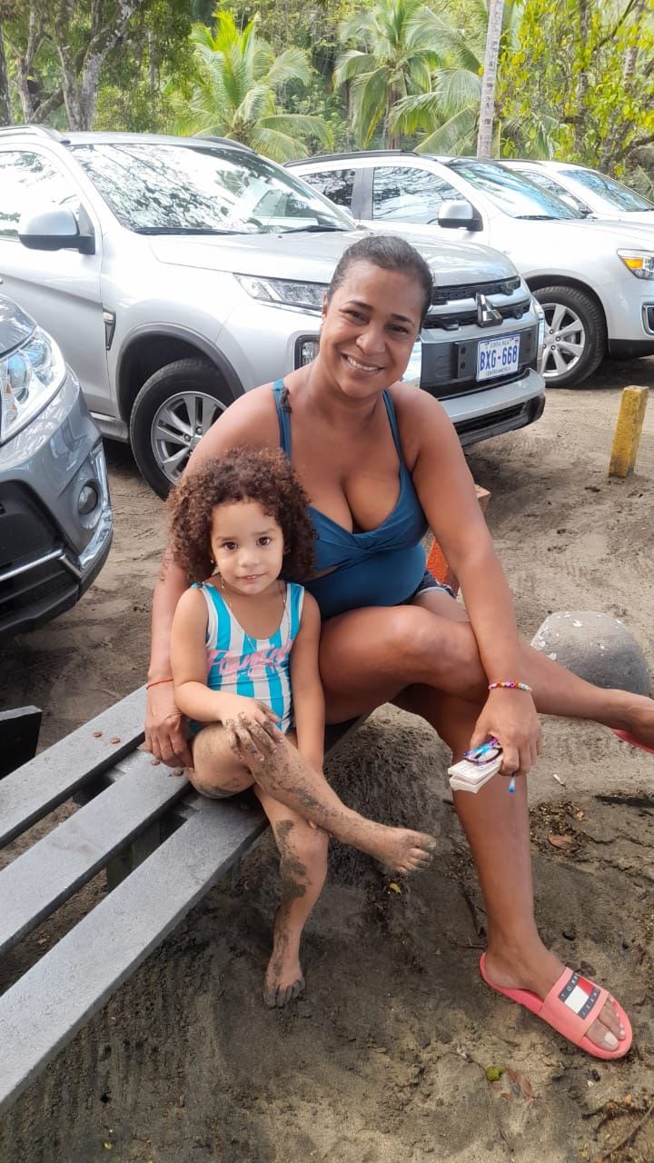 Aida Bosman con Randy, Gerald, Samir Taylor