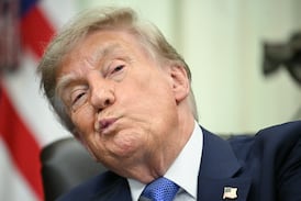 Un falso Donald Trump tras las rejas causa revuelo en una plaza de Teherán