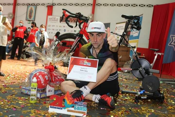 El ultradeportista, Rubén López, logró pedalear tres día sin parar para ayudar al padre Sergio Valverde de Obras del Espíritu Santo, con cinco toneladas de comida, al final fueron ocho toneladas. Rubén logró un Guinness entre el 12 y 14 de febrero del 2021.