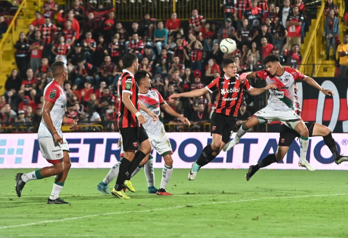 25/11/2023 Partido de primera división Alajuelense vs Guanacasteca, fotografía Albert Marín