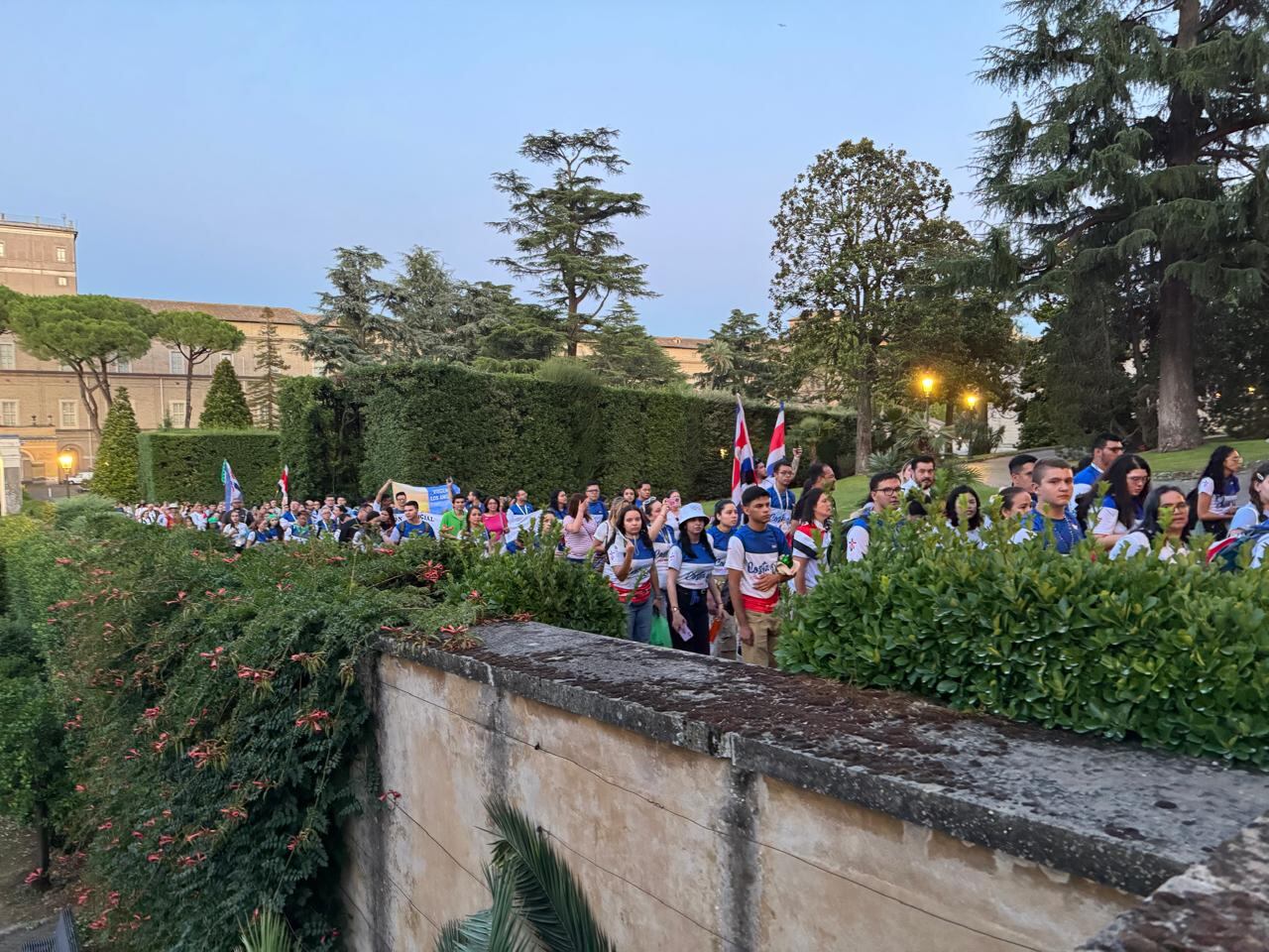 La edición 4 de la mini-romería en el Vaticano realmente fue histórica por la cantidad de ticos que participaron, más de 200, algo que en las tres ediciones anteriores no se había visto.