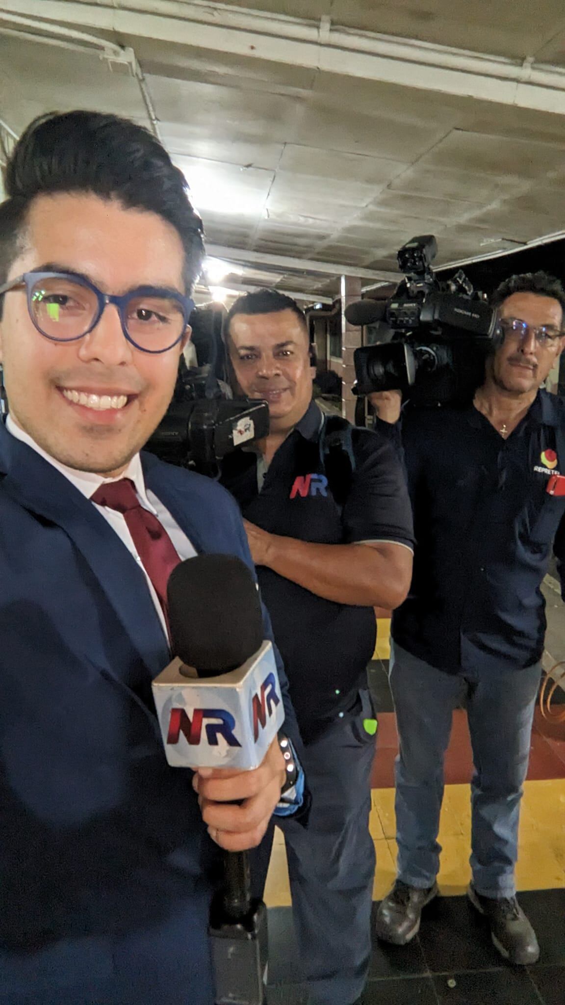 Gabriel Pacheco Vega llegó a la llamada “ciudad eterna” el lunes, 12 horas después de que el Vaticano confirmó la muerte del Sumo Pontífice, y desde entonces ha emitido sus reportes en vivo para Telenoticias desde la emblemática plaza de San Pedro.