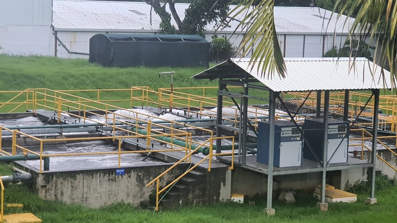 Los vecinos del distrito alajuelense, San Antonio del Tejar, tiraron el tapón porque ya no soportan más los hediondos olores que salen de la planta de tratamiento de aguas negras del aeropuerto Juan Santamaría
