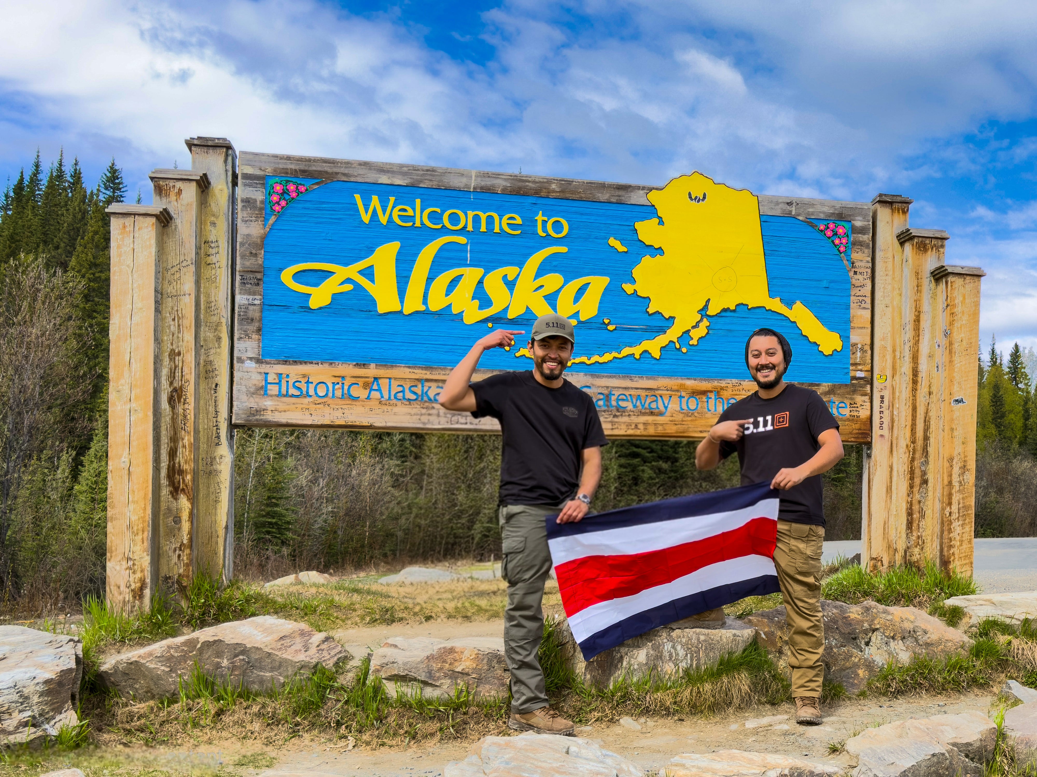Lidier Guzmán, de Liberia, y Jeudrin Ali, de Santa Cruz, manejaron miles de kilómetros desde Costa Rica para cumplir el sueño de llegar a Alaska