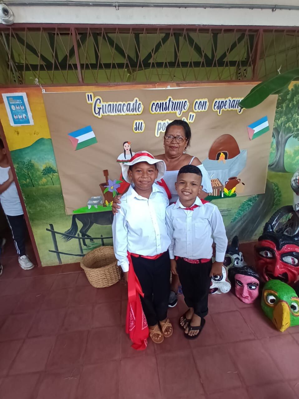 María Ester Salguera vecina de Cañas, Guanacaste perdió a su hija Gaudy Vanessa Solano por un femicidio, desde entonces saca a sus nietos solita. Foto: María Ester Salguera para La Teja