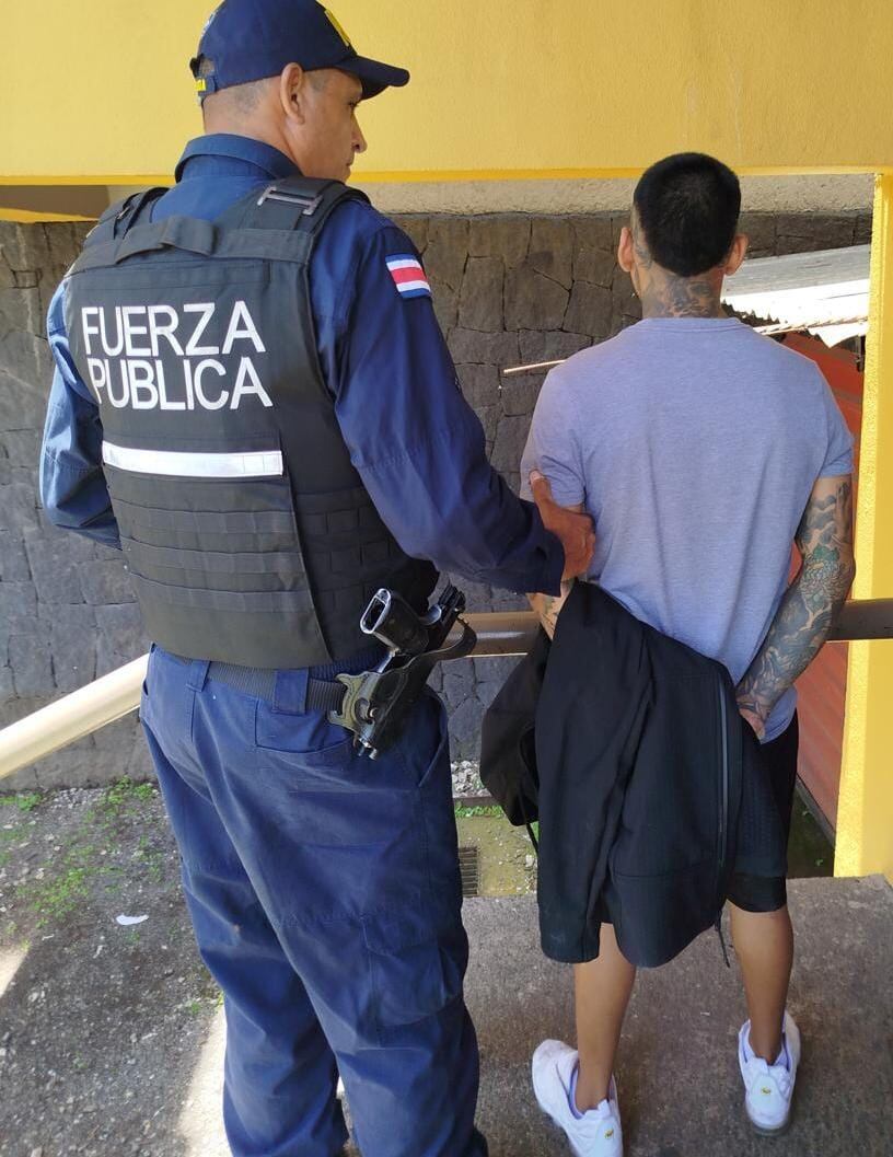 Sospechoso de retener a mujer en motel en San José, es un peruano de apellido Iriarte y es señalado por pertenecer a una banda criminal de San José. Foto: MSP