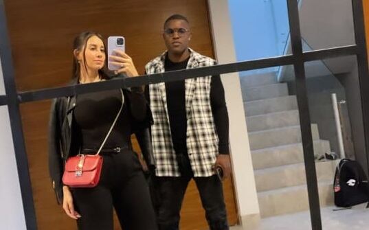 Joel Campbell y su esposa, Fernanda Mora. Instagram,