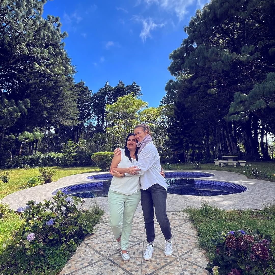 Verónica Vargas, hija de la expresidenta de la CCSS es buena para los manazos. Instagram Verónica Vargas.