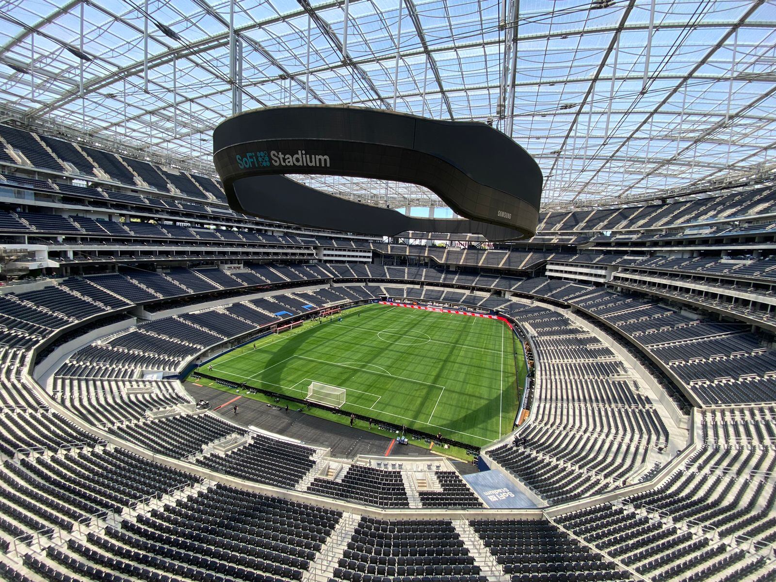 Estadio SoFi Stadium. Su pantalla es impresionante, de otro mundo.