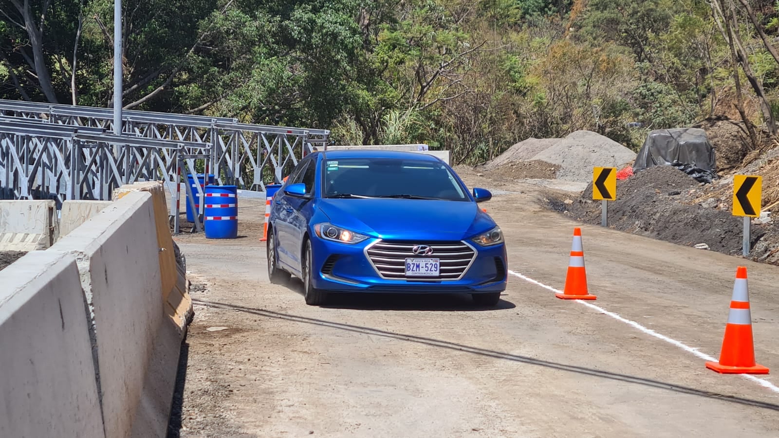 Apertura de puentes por el bajo los Ledezma