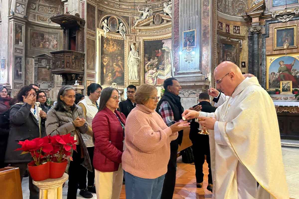 Feligreses de Ciudad Quesada se reunieron con el papa Francisco y le llevaron café