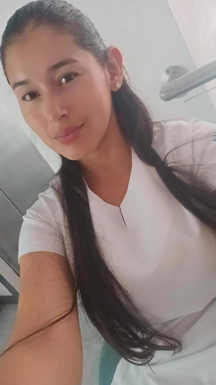 Karen Herrera Jiménez, de 31 años, estaba feliz por la excursión  en la catarata La Leona, en Liberia, donde lamentablemente falleció. Foto: Cortesía Adriana Porras Herrera para La Teja