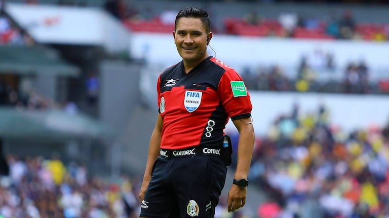 Famoso exárbitro mexicano analizó posible penal en el clásico y se van ir de espaldas con lo dijo