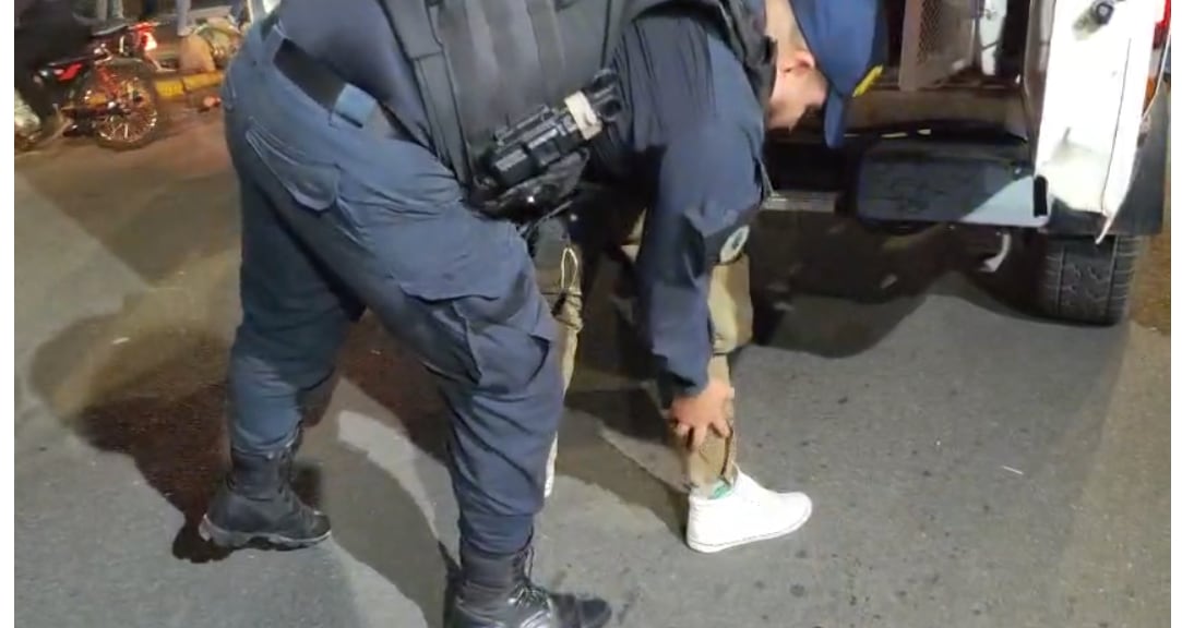 Un hombre llegó a ver el partido de la Sele y termino detenido