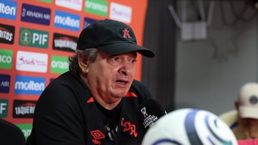 Óscar Ramírez saca pecho por Alajuelense y lanza mensaje antes de la semifinal contra Motagua