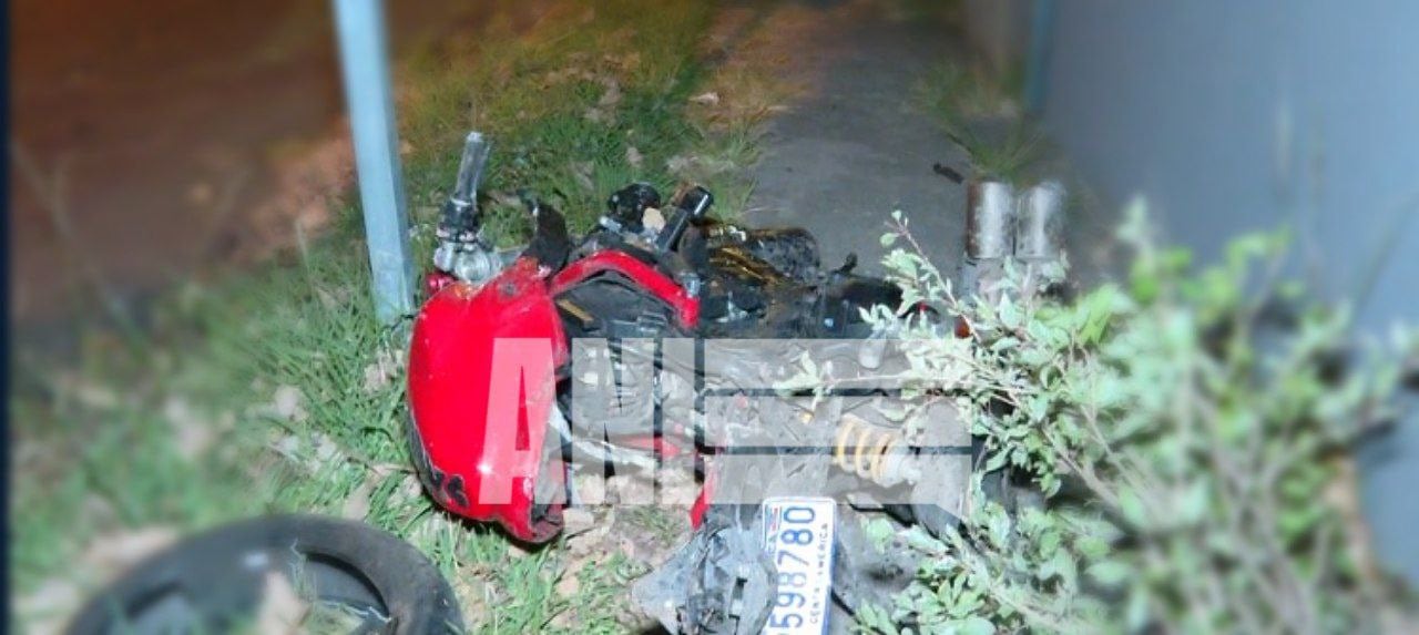 Joven accidentado en moto en Pavas. Foto Agencia Nacional de Información.