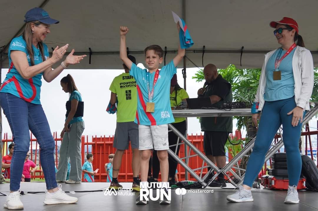 Javier Román, de 79 años es uno de los participantes de la Gran Maratón Costa Rica. Cortesía.