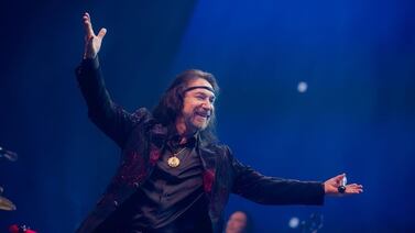 (Video) Marco Antonio Solís se puso a bailar en pleno concierto y un detalle desató comentarios subidos de tono