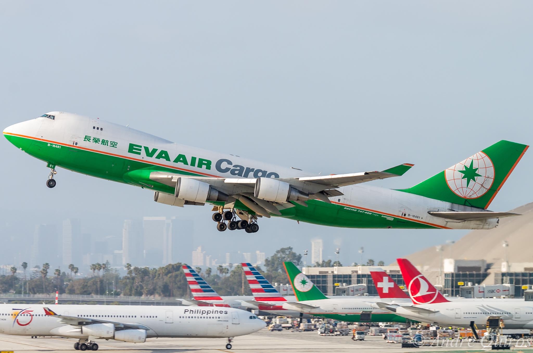 Desde los 10 años, cuando su tío piloto de Lacsa lo llevó por primera vez a una cabina rumbo a Estados Unidos, André Quirós Tacsan supo que quería pasar su vida entre nubes, motores y controles de vuelo.