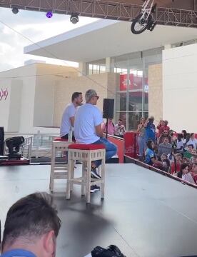 Keylor Navas compartió un mensaje con decenas de niños y adultos. Captura de pantalla.