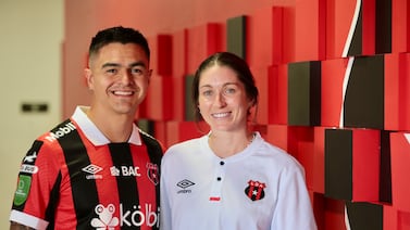 Diego Campos y su esposa Kari Nicole serán los dueños de un marca insólita en Alajuelense