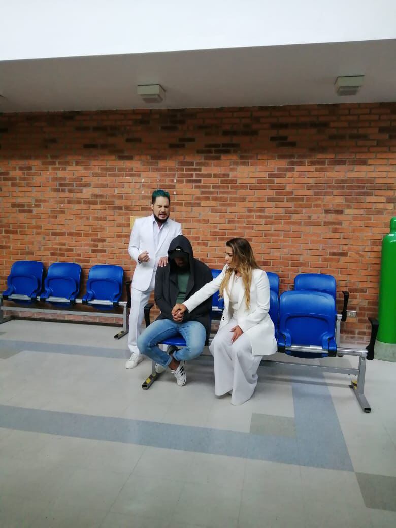 Ángel Rafael, maquillista, y su mejor amiga Yorleny Aguilar.