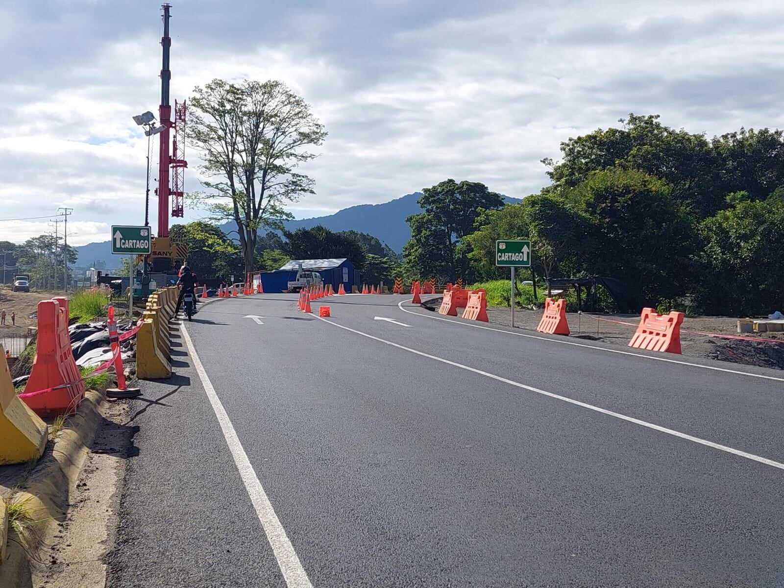 El Mopt advierte que el lunes 11 y el martes 12 de setiembre, desde las 5 de la mañana y hasta las 5 de la tarde, se cerrará el tránsito por el carril izquierdo, sentido San Pedro-Cartago, de la rampa de unos 400 metros que comunica el sector del puente peatonal de La Galera con la Florencio del Castillo