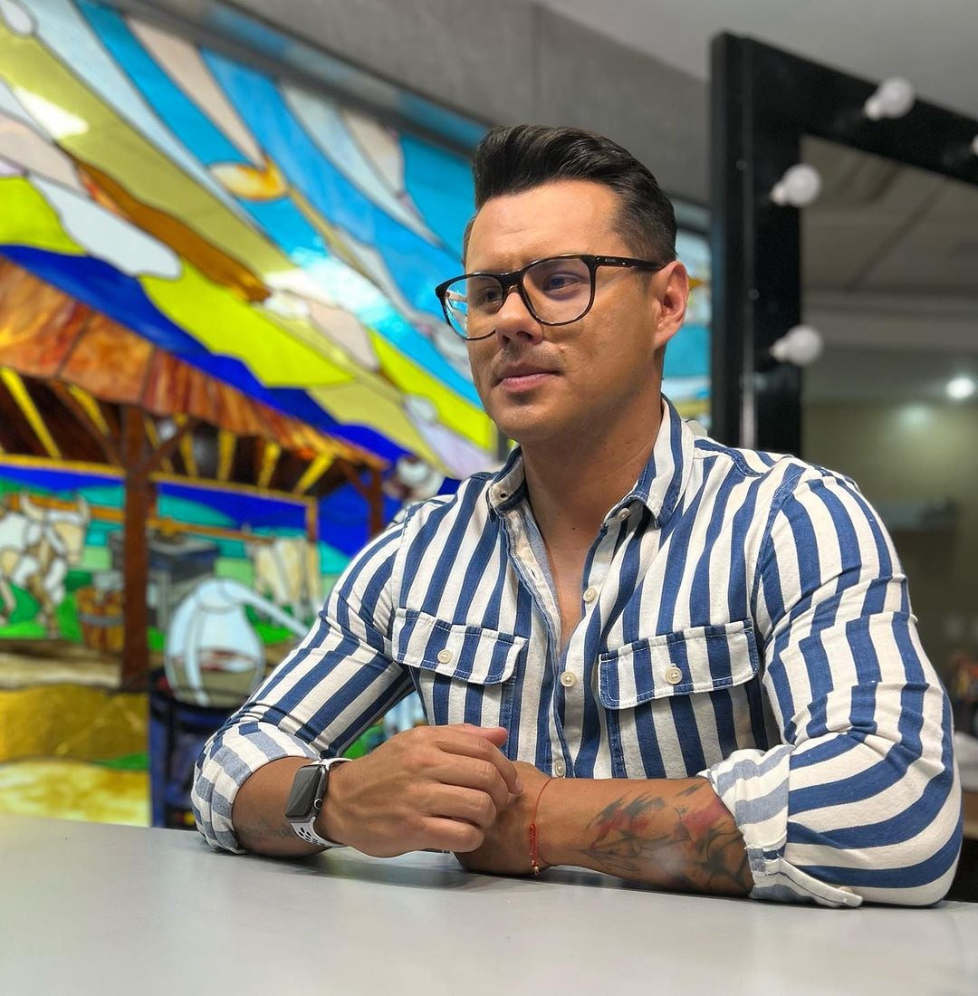 El periodista Johnny López trabaja en canal 7