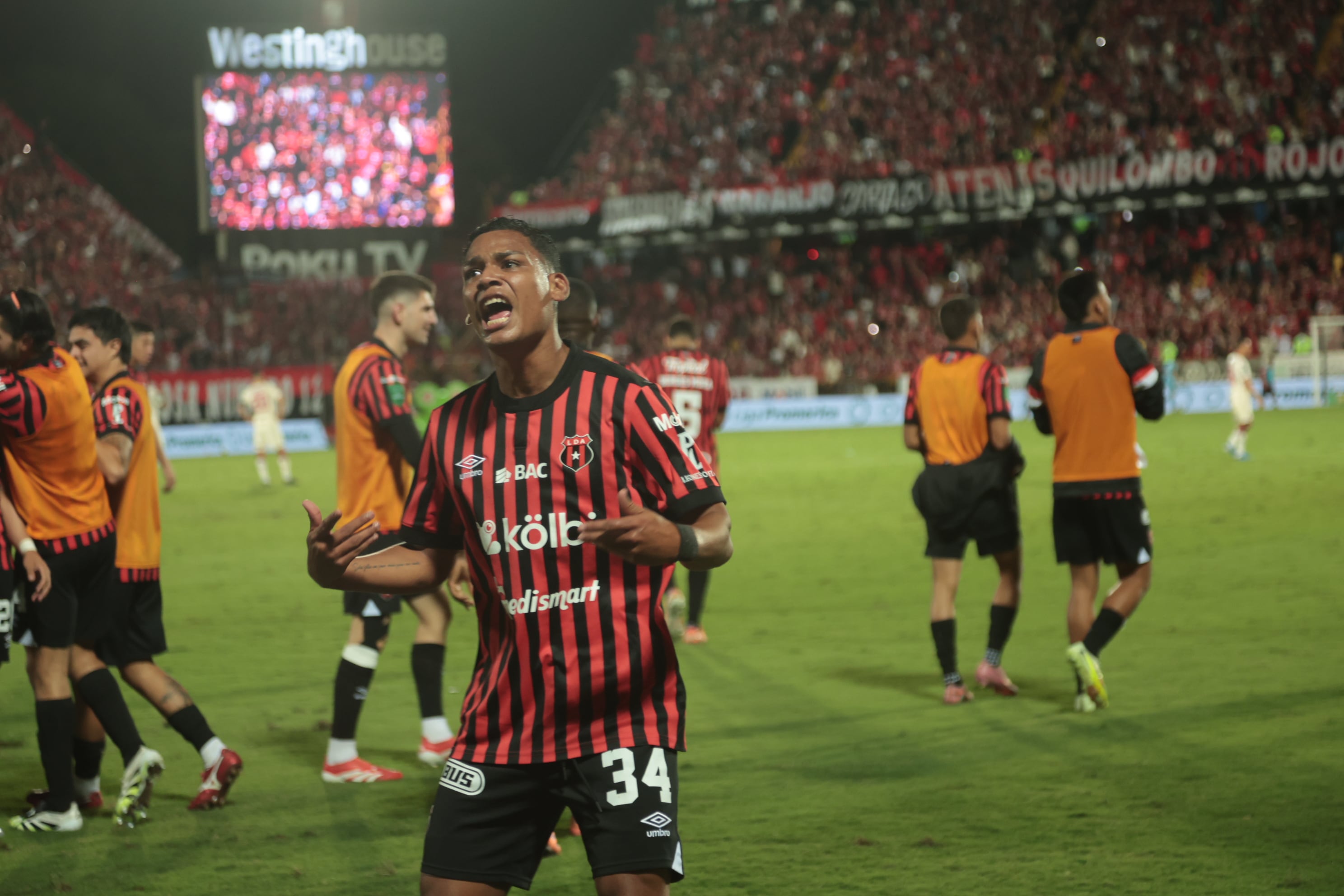 20/12/2025/ partido de ida entre Liga Deportiva Alajuelense vs Saprissa por el partido de vuelta de la final del Torneo apertura de la Liga Promerica 2025 en el estadio Alejandro Morera Soto / foto John Durán