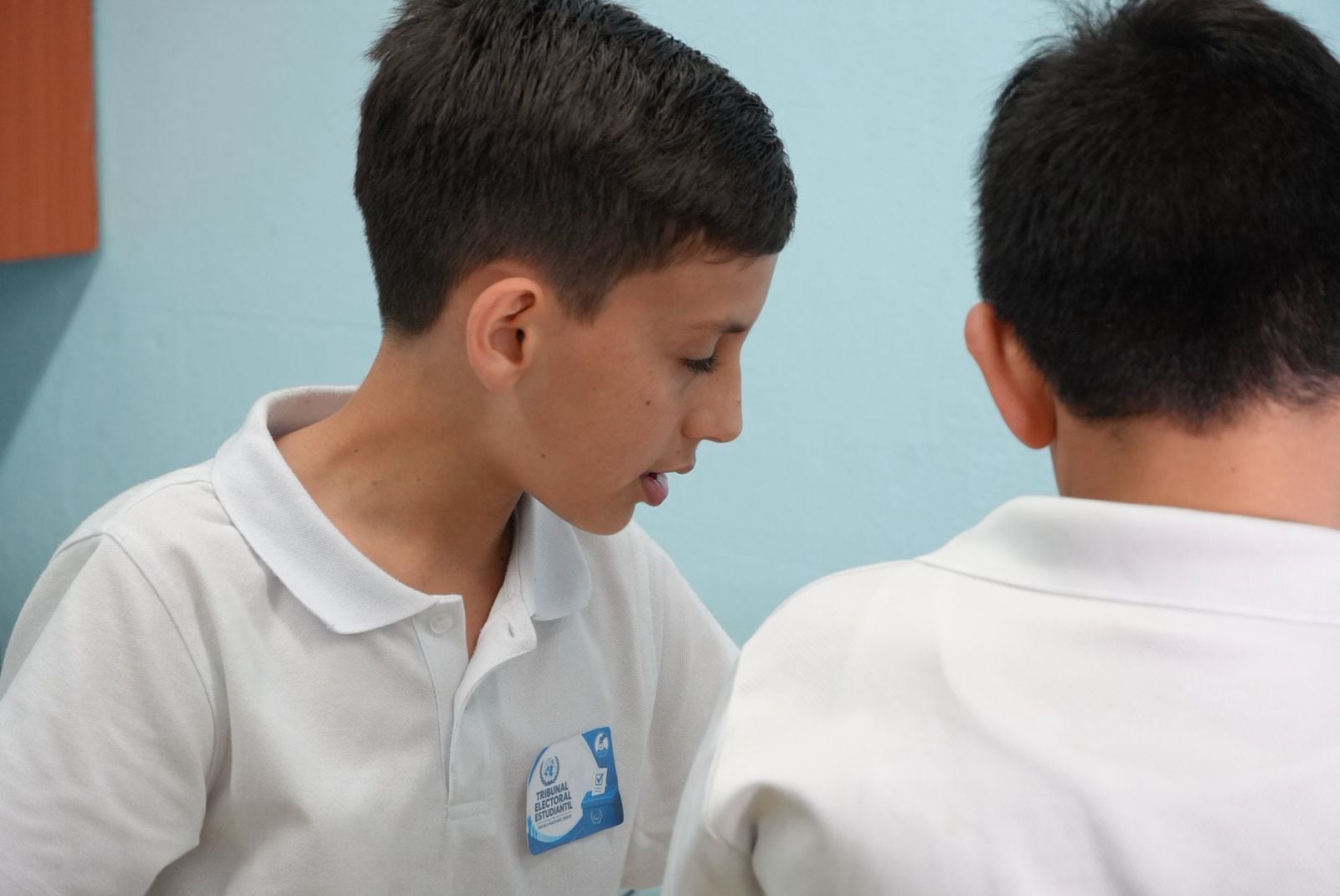La mañana de este viernes 29 de mayo, el ministro de Educación Pública, Leonardo Sánchez Hernández, participó en la jornada electoral estudiantil de la Escuela Naciones Unidas, en San José, donde se ejerce el voto electrónico.