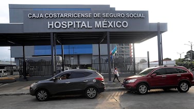 Mujer recibió tres balazos de parte de pistoleros, mientras estaba con su pareja