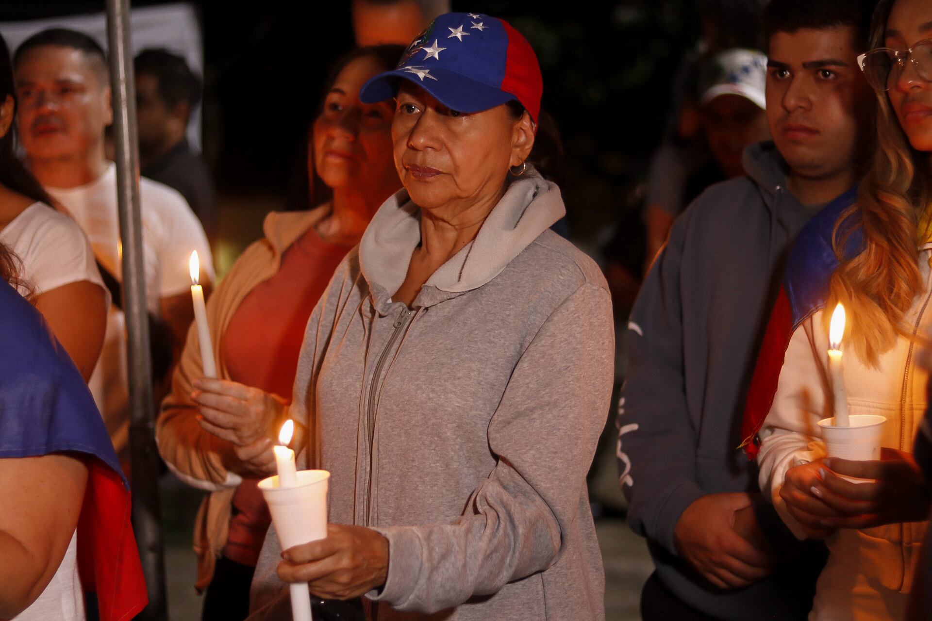 30/07/2024. Vigilia de Venezolanos que viven en Costa Rica se manifiestan contra la presidencia de Nicolás Maduro. Fotografía: Lilly Arce.