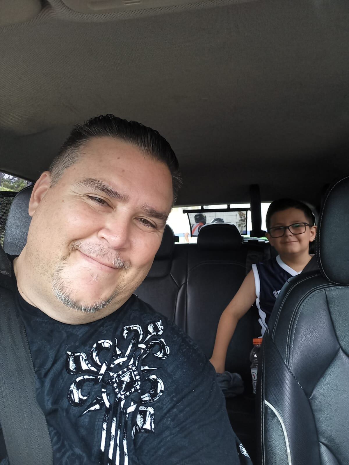 Osvaldo Nájera es el feliz papá de Luciano, un niño al que cria solo con mucho amor.