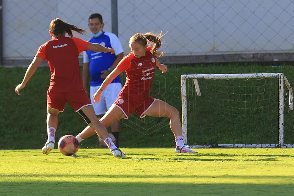 Selección femenina, entrenamientos previos al mundial. Prensa Fedefútbol.