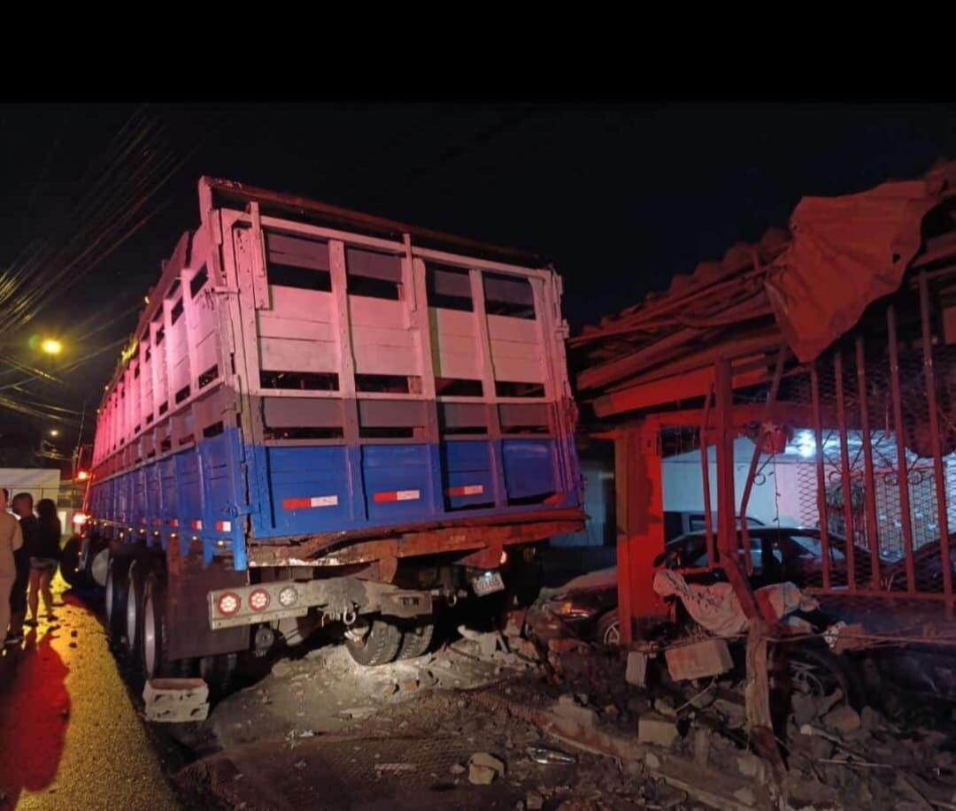 Un fuerte estruendo fue lo que despertó a la familia Valerio la madrugada de este jueves 26 de diciembre en San Pablo de Heredia, cuando salieron se encontraron lo peor. Foto: Cortesía